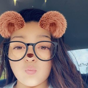 Meet your Posher, Leona